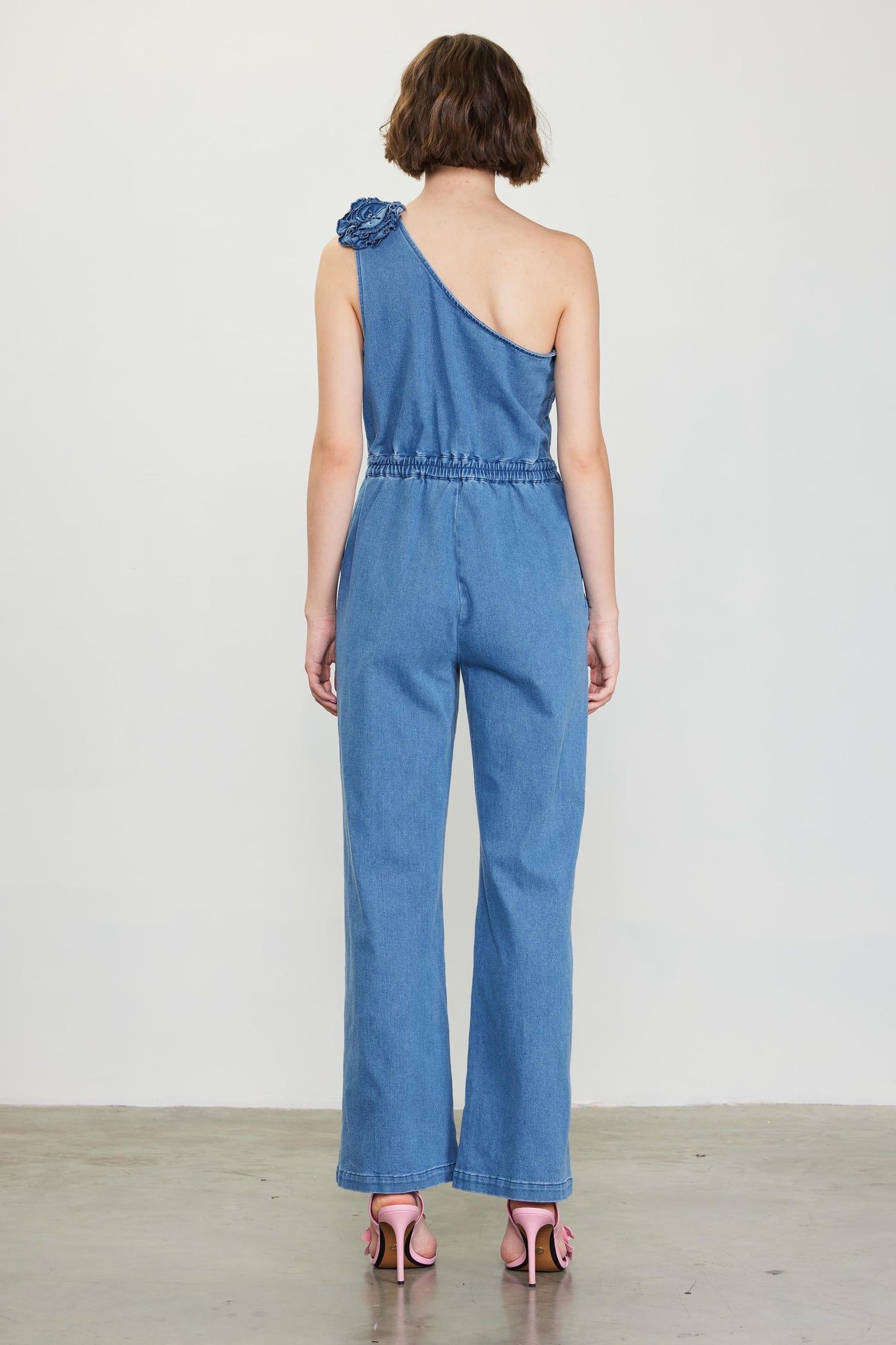 ONE SHOULDER ROSETTE JUMPSUIT