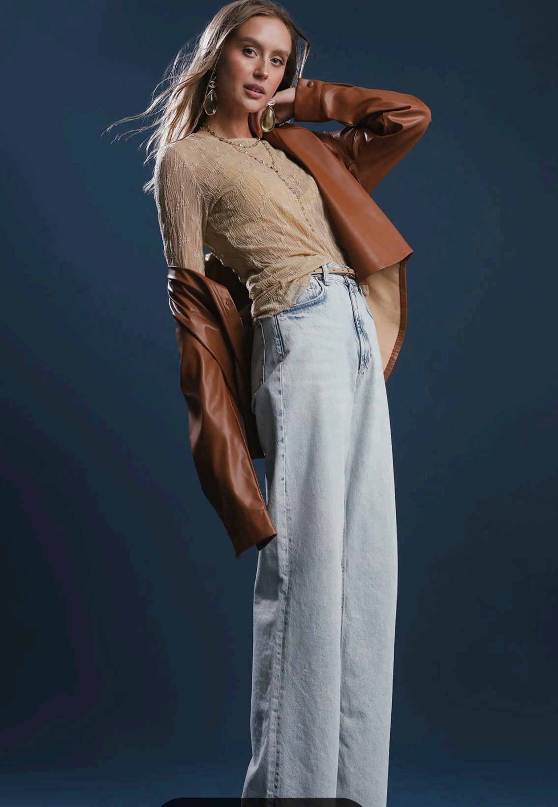 LACE TEXTURE TOP