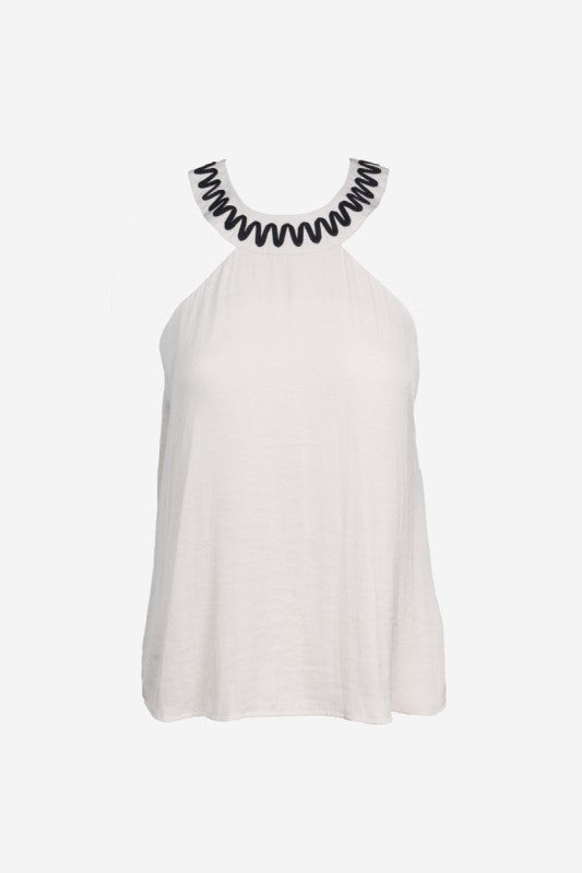 HIGH CUT NECK APPLIQUÉ TOP