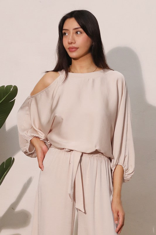 OPEN SHOULDER TOP