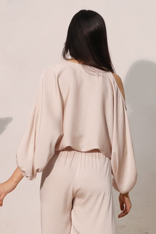 OPEN SHOULDER TOP